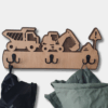 Graveren en snijden van een houten kapstok