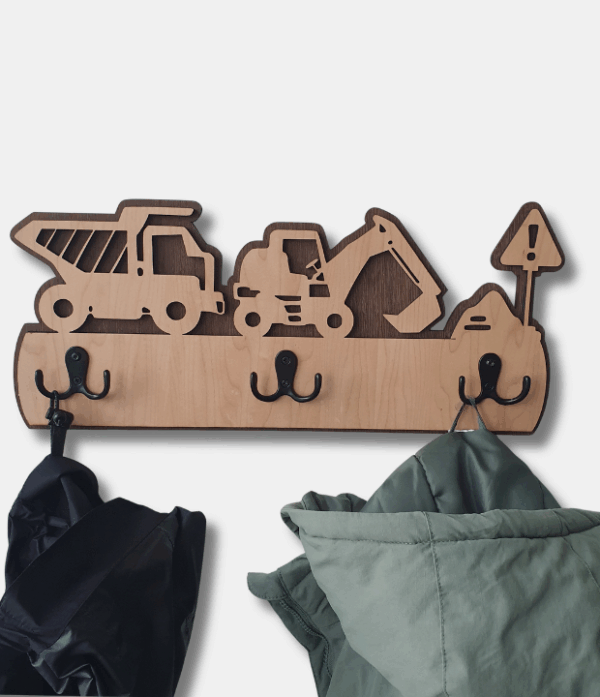 Graveren en snijden van een houten kapstok